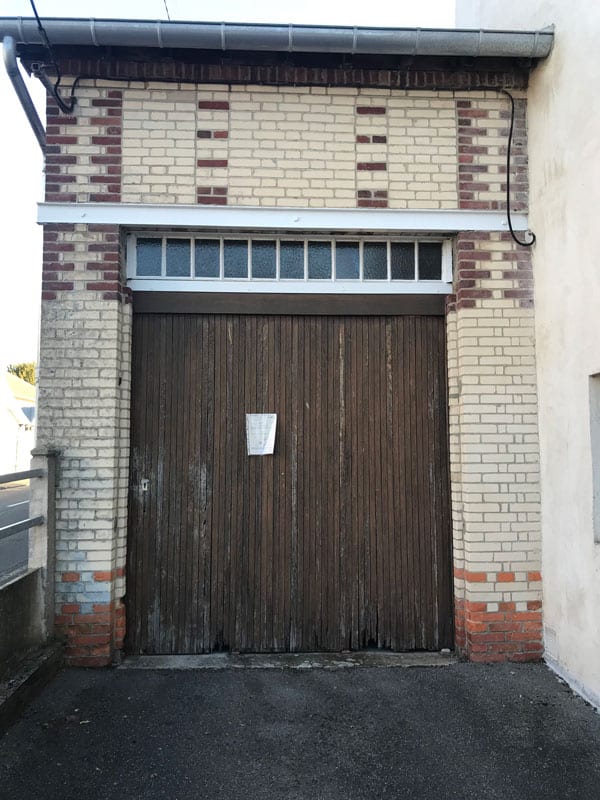 ancienne porte de garage rénovée par mpo fenêtres alençon