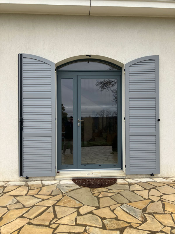 volets battants alu cintrés sur porte fenêtre mpo fenêtres tours volets battants alu cintrés sur porte fenêtre mpo fenêtres tours